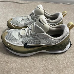 Nike Air Max Bliss Sneakers 8M